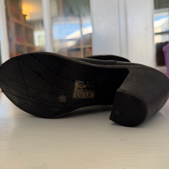 DV by Dolce Vita Black Leather Ankle Booties Size 6.5 - Picture 5 of 8